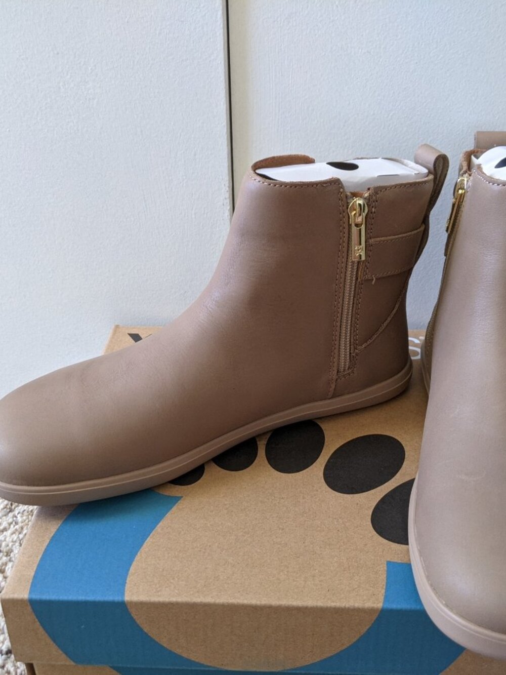 Xero Shoes Women's Tari II Chelsea Boot size 7.5 (fits like a 8)
